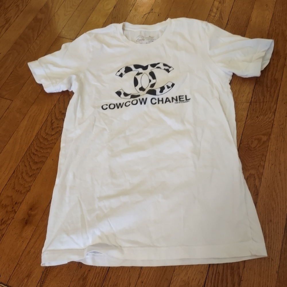 funny coco chanel parody shirt with "cowcow chanel" and cow print tee size small